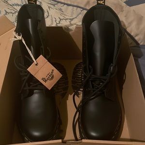 Never worn size 10 Dr. Martens 1460